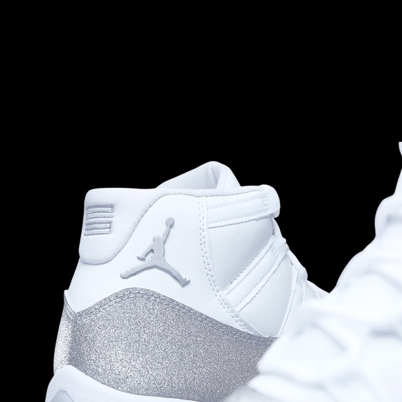 Air Jordan 11 Retro Vast Grey White Metallic Silver Women’s 7.5 NWT - Picture 4 of 16